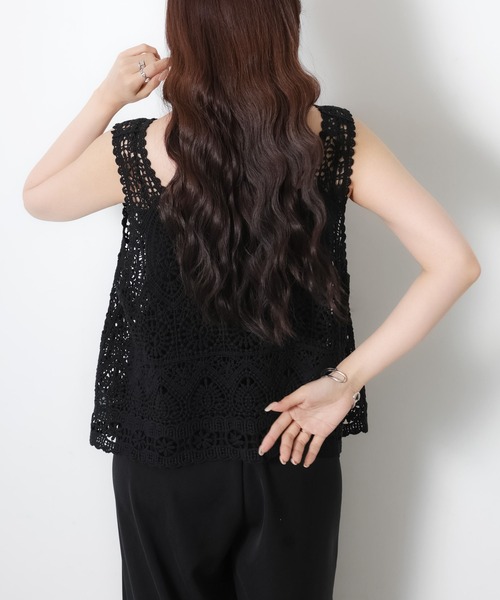 Riberry（リベリー）の「かぎ針編みUネックベスト（ベスト・レディース・キナリ/ブラック・MEDIUM）」の4枚目の写真