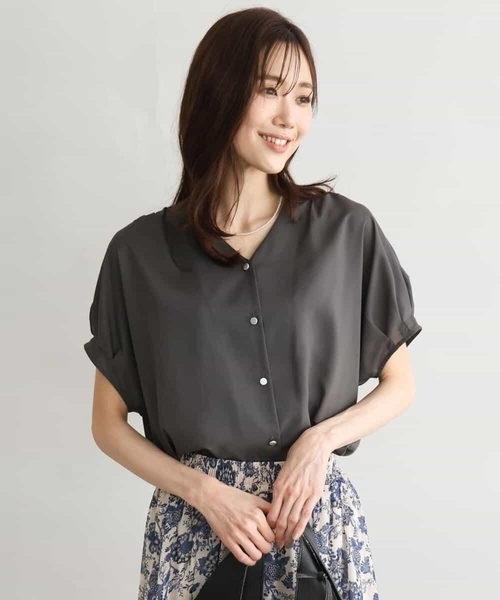 MK MICHEL KLEIN（エムケーミッシェルクラン）の「[瞬美シリーズ/洗える]Vネックタックスリーブブラウス（シャツ/ブラウス・レディース・ライトイエロー/ライトブルー/ダークグレー・38）」の14枚目の写真