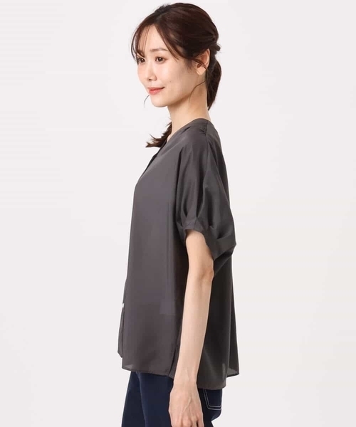 MK MICHEL KLEIN（エムケーミッシェルクラン）の「[瞬美シリーズ/洗える]Vネックタックスリーブブラウス（シャツ/ブラウス・レディース・ライトイエロー/ライトブルー/ダークグレー・38）」の19枚目の写真
