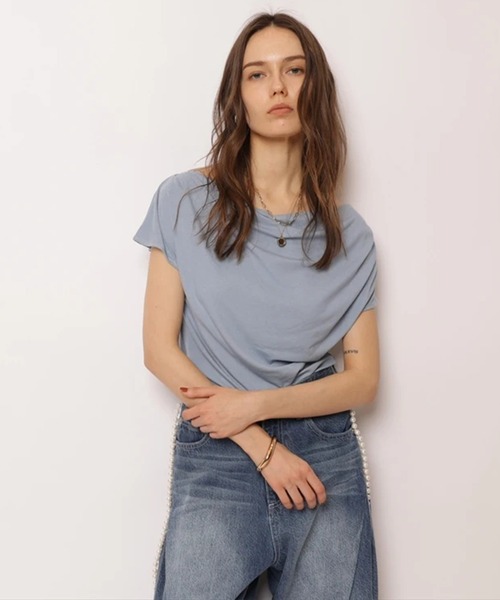 CADUNE（カデュネ）の「ドレープショートスリーブカットソー（Tシャツ/カットソー・レディース・ブルー/ベージュ/ホワイト/ブラック・38）」の4枚目の写真