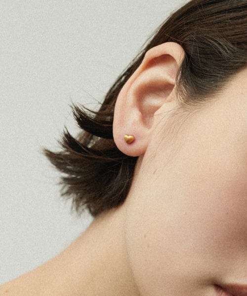 BAQLESS（バックレス）の「[BAQLESS/バックレス] AMITY HEARTLET ゴールドピアス（ピアス（両耳用）・レディース・ゴールド・ONE SIZE）」の2枚目の写真