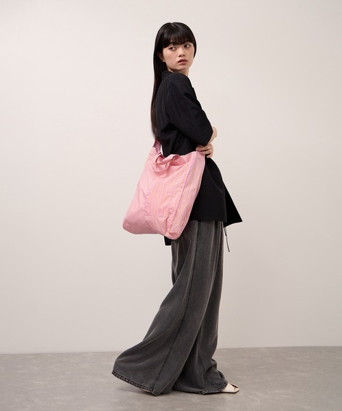 ADAM ET ROPE'(アダムエロペ)の「【WEB限定】・【定番】ギャザー2WAYミドルショルダーバッグ(ショルダーバッグ・レディース・サックスブルー/ネイビー/ブラウン/ピンク・FREE)」の16枚目の写真