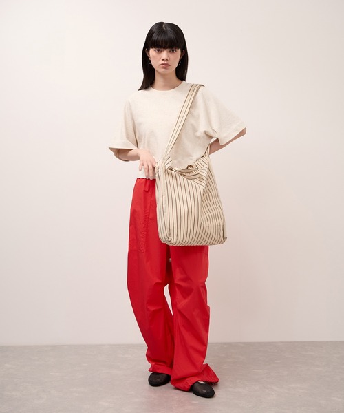 ADAM ET ROPE'(アダムエロペ)の「【WEB限定】・【定番】ギャザー2WAYミドルショルダーバッグ(ショルダーバッグ・レディース・サックスブルー/ネイビー/ブラウン/ピンク・FREE)」の17枚目の写真