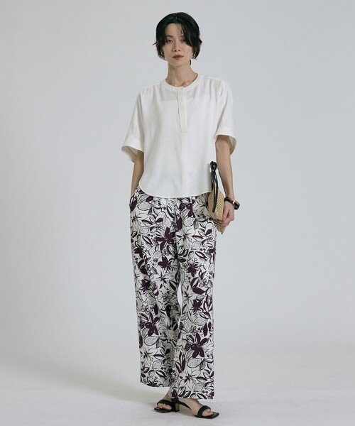 qualite(カリテ)の「【大人のための柄パンツ】ボタニカルプリントパンツ 春服 夏服 リラックス(その他パンツ・レディース・ワイン・38/36)」の5枚目の写真