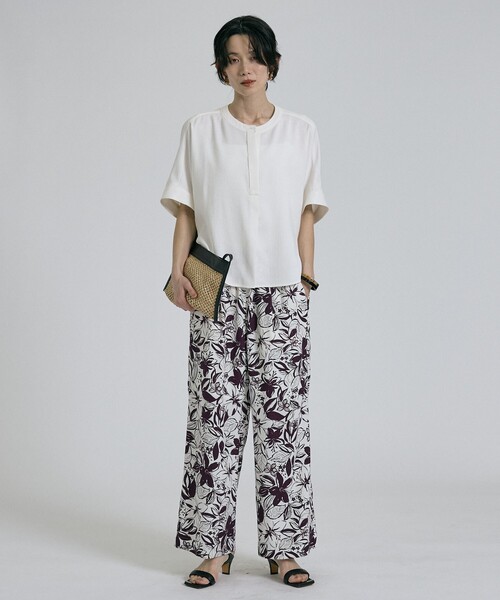 qualite(カリテ)の「【大人のための柄パンツ】ボタニカルプリントパンツ 春服 夏服 リラックス(その他パンツ・レディース・ワイン・38/36)」の6枚目の写真