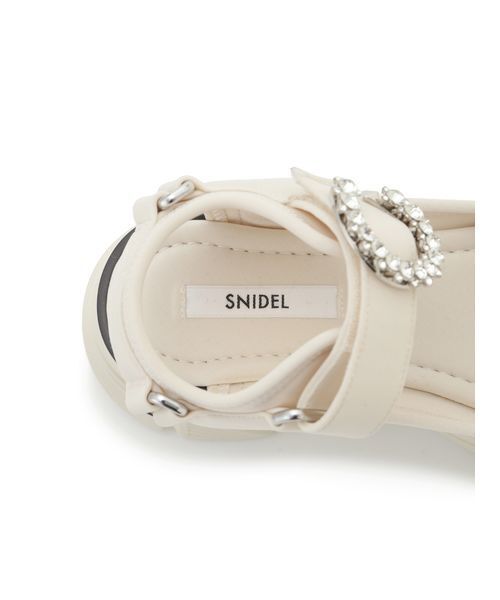 SNIDEL(スナイデル)の「スニーカーソールビジューサンダル(サンダル・レディース・アイボリー/ブラック/ライトベージュ・S/M/L)」の9枚目の写真