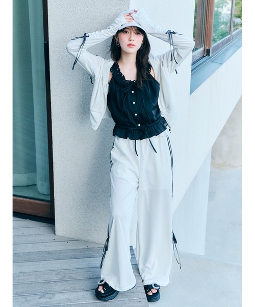 SNIDEL(スナイデル)の「スニーカーソールビジューサンダル(サンダル・レディース・アイボリー/ブラック/ライトベージュ・S/M/L)」の14枚目の写真