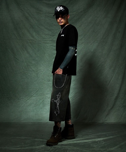 SUPPLIER(サプライヤー)の「デニムショーツ|Royal Cross Rhinestone Baggy Denim Shorts|SUPPLIER(デニムパンツ・メンズ・ブラック/ブルー・SMALL/X-LARGE/MEDIUM)」の4枚目の写真