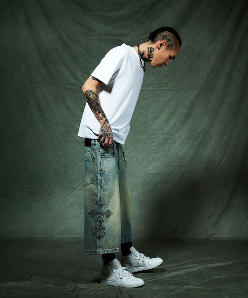 SUPPLIER(サプライヤー)の「デニムショーツ|Royal Cross Rhinestone Baggy Denim Shorts|SUPPLIER(デニムパンツ・メンズ・ブラック/ブルー・SMALL/X-LARGE/MEDIUM)」の14枚目の写真