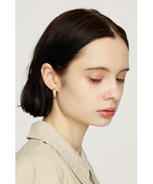 SLY（スライ）の「CROSS CUTTING HOOP P EARRING クロスカッティングフープピアス（ピアス（両耳用）・レディース・ゴールド/シルバー・FREE）」の4枚目の写真