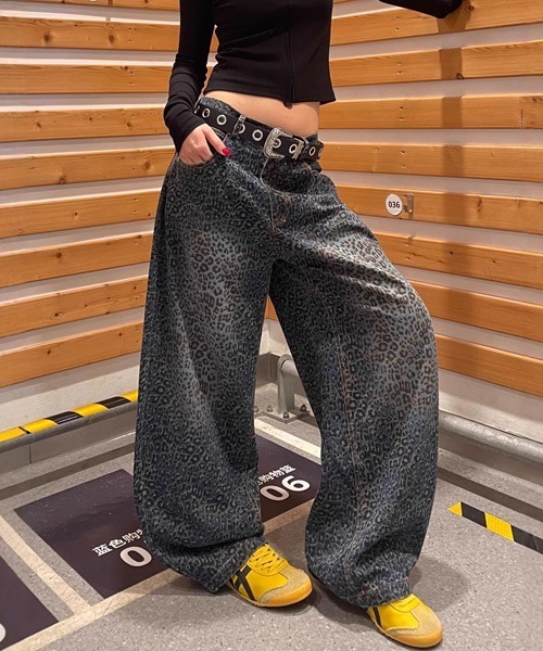 Ressaca(レサーカ)の「ルーズシルエットレオパード柄カーブデニムパンツ(デニムパンツ・レディース・ブラック/ブルー・XL/L/M)」の17枚目の写真