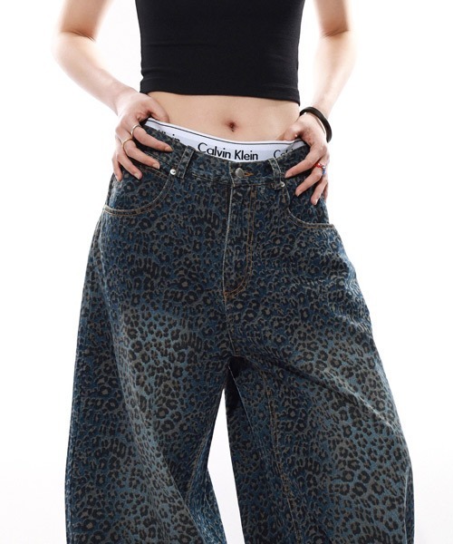 Ressaca(レサーカ)の「ルーズシルエットレオパード柄カーブデニムパンツ(デニムパンツ・レディース・ブラック/ブルー・XL/L/M)」の16枚目の写真