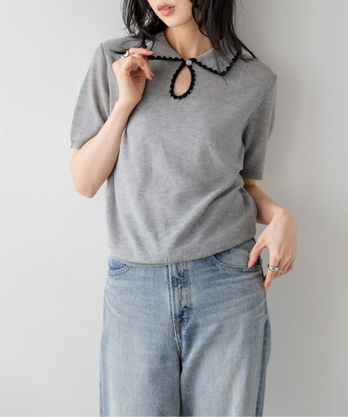 AMELY（エミリー）の「配色スカラップ襟 シアーポロニット（ニット/セーター・レディース・ベージュ/グレー/アイボリー/ブラック・フリー）」の3枚目の写真