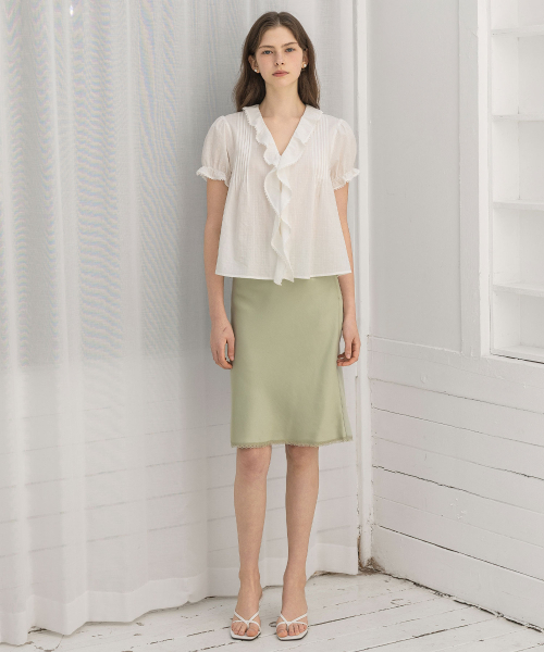 LAUTREDE MIN（ロートルドミン）の「Satin midi lace Sage green skirt（スカート・レディース・ライトグリーン・X-SMALL/SMALL/MEDIUM）」の3枚目の写真
