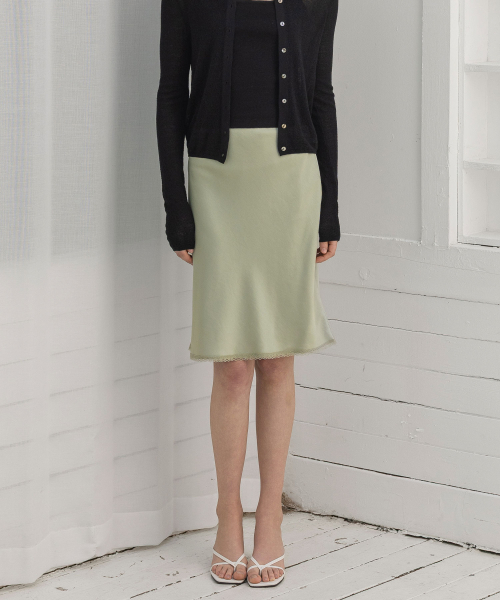 LAUTREDE MIN（ロートルドミン）の「Satin midi lace Sage green skirt（スカート・レディース・ライトグリーン・X-SMALL/SMALL/MEDIUM）」の4枚目の写真