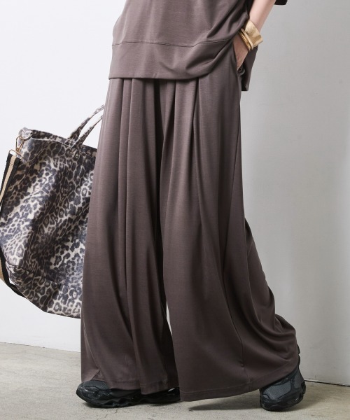 CHIC STYLE(シックスタイル)の「リュックスコンフォートカットソーパンツ<大きいサイズ有>シックスタイル(その他パンツ・レディース・チャコール/ダークブラウン・5L/4L/3L/LL/L/M)」の2枚目の写真