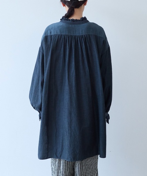 yuni(ユニ )の「リサイクルコットンキュプラ ラッフルレースカラー ロングブラウス(シャツ/ブラウス・レディース・チャコールグレー/ホワイト・FREE)」の19枚目の写真