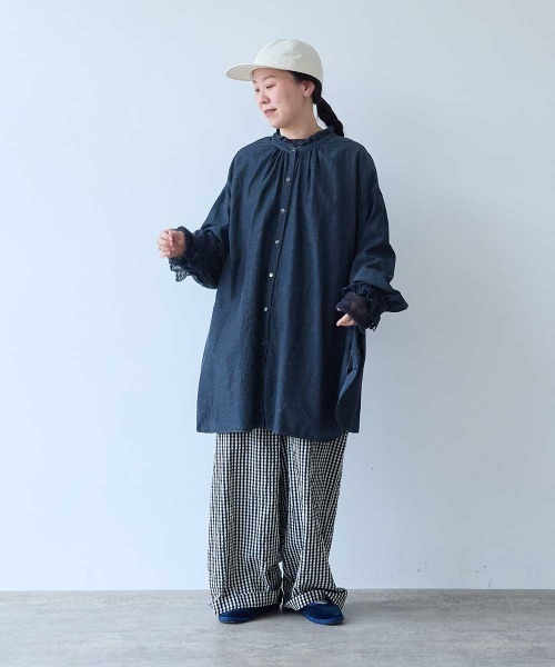 yuni(ユニ )の「リサイクルコットンキュプラ ラッフルレースカラー ロングブラウス(シャツ/ブラウス・レディース・チャコールグレー/ホワイト・FREE)」の11枚目の写真
