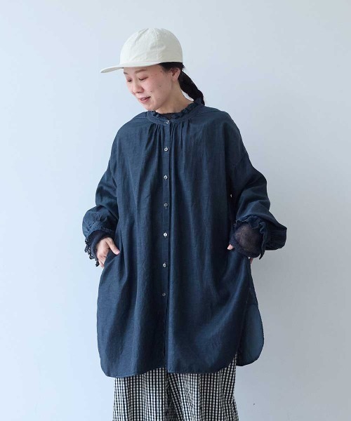 yuni(ユニ )の「リサイクルコットンキュプラ ラッフルレースカラー ロングブラウス(シャツ/ブラウス・レディース・チャコールグレー/ホワイト・FREE)」の14枚目の写真