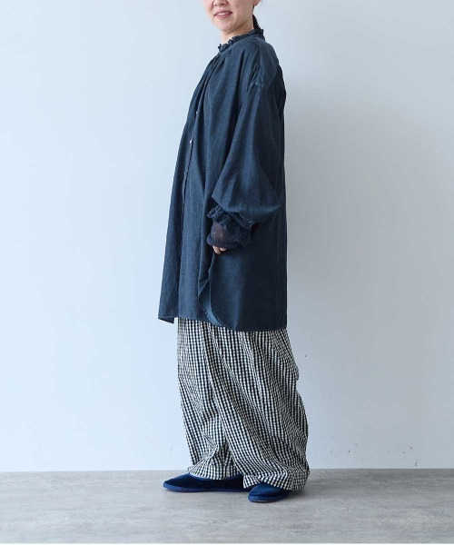 yuni(ユニ )の「リサイクルコットンキュプラ ラッフルレースカラー ロングブラウス(シャツ/ブラウス・レディース・チャコールグレー/ホワイト・FREE)」の12枚目の写真