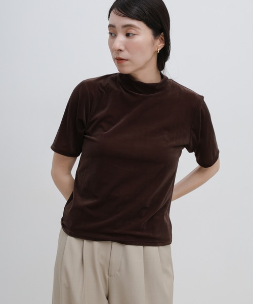 select MOCA(セレクトモカ)の「プチハイネックライトベロアTシャツ(Tシャツ/カットソー・レディース・ブラウン/チャコールグレー/ブラック・FREE)」の3枚目の写真