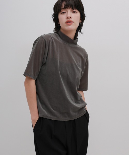select MOCA(セレクトモカ)の「プチハイネックライトベロアTシャツ(Tシャツ/カットソー・レディース・ブラウン/チャコールグレー/ブラック・FREE)」の1枚目の写真