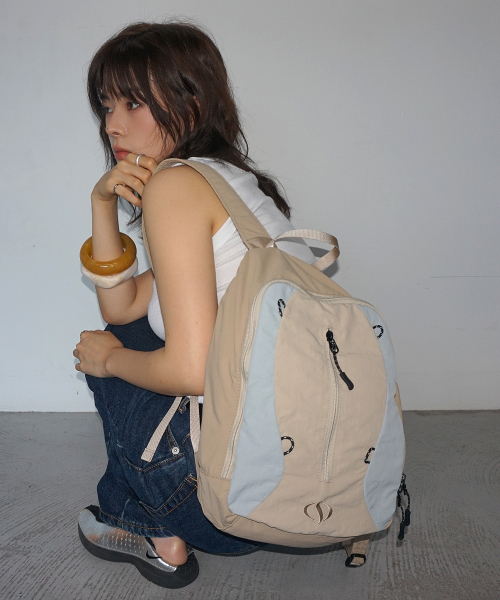Salad bowls（サラダボール）の「503 LIP LIGHT BACKPACK [BEIGE]（バックパック/リュック・レディース・Beige・FREE）」の4枚目の写真