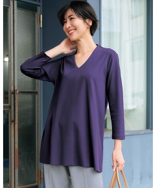 DoCLASSE（ ドゥクラッセ）の「立体Vネック長め丈/8分袖・DoT（チュニック・レディース・ダークネイビー/ブラック/ネイビー/オフホワイト/ライトグレー・S/M/LL/L）」の4枚目の写真