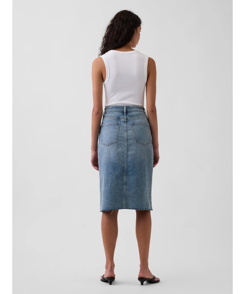 GAP(ギャップ)の「ハイライズ デニム ミディ ペンシルスカート(デニムスカート・レディース・インディゴブルー・23/24/25/26/27/28/29)」の2枚目の写真