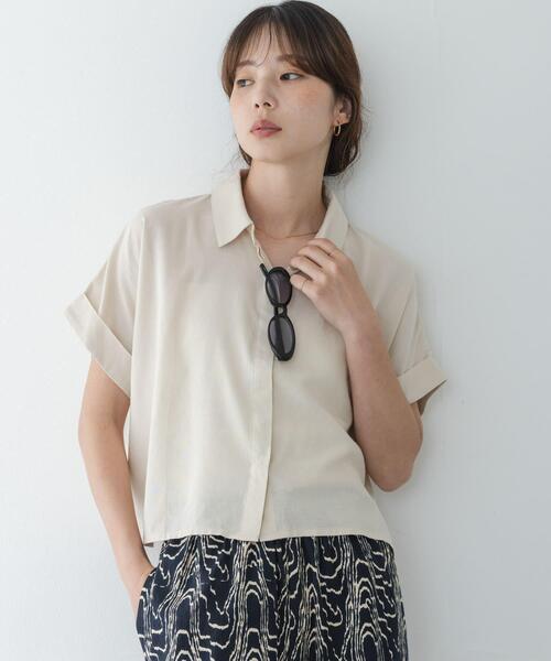 URBAN RESEARCH Sonny Label(アーバンリサーチサニーレーベル)の「リネン混クロップドドルマンシャツ(シャツ/ブラウス・レディース・ネイビー/ベージュ/ホワイト系その他・FREE)」の4枚目の写真