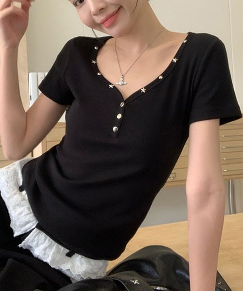 gossip!ロサンゼルス(ゴシップロサンゼルス)の「「Y2Kガーリー」 スタッズ ヘンリーネック星モチーフ タイトTシャツ 半袖(Tシャツ/カットソー・レディース・ブラック・M)」の4枚目の写真