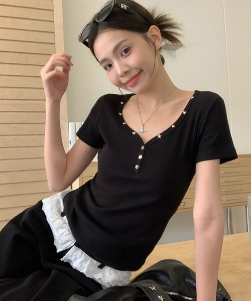 gossip!ロサンゼルス(ゴシップロサンゼルス)の「「Y2Kガーリー」 スタッズ ヘンリーネック星モチーフ タイトTシャツ 半袖(Tシャツ/カットソー・レディース・ブラック・M)」の6枚目の写真