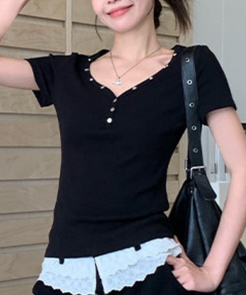 gossip!ロサンゼルス(ゴシップロサンゼルス)の「「Y2Kガーリー」 スタッズ ヘンリーネック星モチーフ タイトTシャツ 半袖(Tシャツ/カットソー・レディース・ブラック・M)」の19枚目の写真