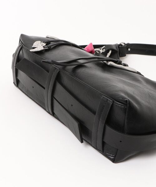Desigual(デシグアル)の「Heart Metal Shoulder Bag/ハートメタル ショルダーバッグ ブラック(ショルダーバッグ・レディース・ブラック・FREE)」の3枚目の写真