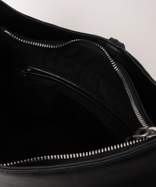 Desigual(デシグアル)の「Heart Metal Shoulder Bag/ハートメタル ショルダーバッグ ブラック(ショルダーバッグ・レディース・ブラック・FREE)」の4枚目の写真