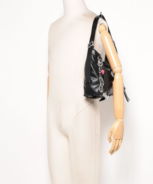 Desigual(デシグアル)の「Heart Metal Shoulder Bag/ハートメタル ショルダーバッグ ブラック(ショルダーバッグ・レディース・ブラック・FREE)」の5枚目の写真
