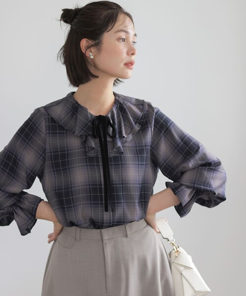 組曲 S(クミキョク チイサイサイズ)の「ソフトツイルシャーティング ラッフルブラウス(シャツ/ブラウス・レディース・パープル系3/ダークグリーン系3・S2)」の4枚目の写真