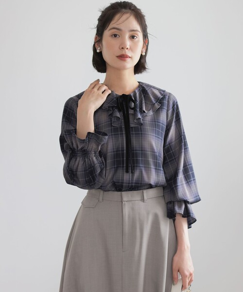 組曲 S(クミキョク チイサイサイズ)の「ソフトツイルシャーティング ラッフルブラウス(シャツ/ブラウス・レディース・パープル系3/ダークグリーン系3・S2)」の6枚目の写真