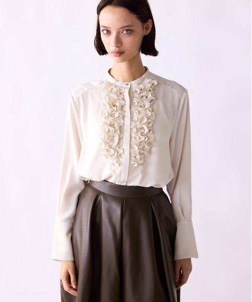 Marilyn Moon(マリリンムーン)の「crystal pleats satin shirt(シャツ/ブラウス・レディース・ネイビー/アイボリー/ベージュ系その他/オリーブ・FREE)」の1枚目の写真