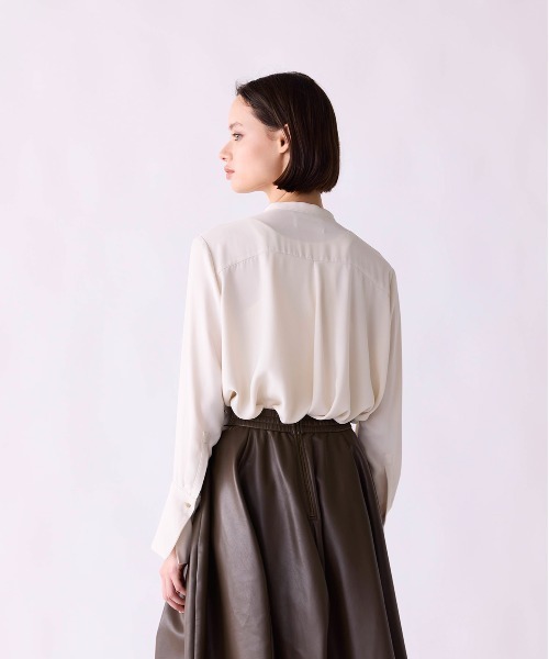 Marilyn Moon(マリリンムーン)の「crystal pleats satin shirt(シャツ/ブラウス・レディース・ネイビー/アイボリー/ベージュ系その他/オリーブ・FREE)」の6枚目の写真