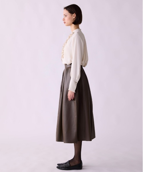 Marilyn Moon(マリリンムーン)の「crystal pleats satin shirt(シャツ/ブラウス・レディース・ネイビー/アイボリー/ベージュ系その他/オリーブ・FREE)」の9枚目の写真