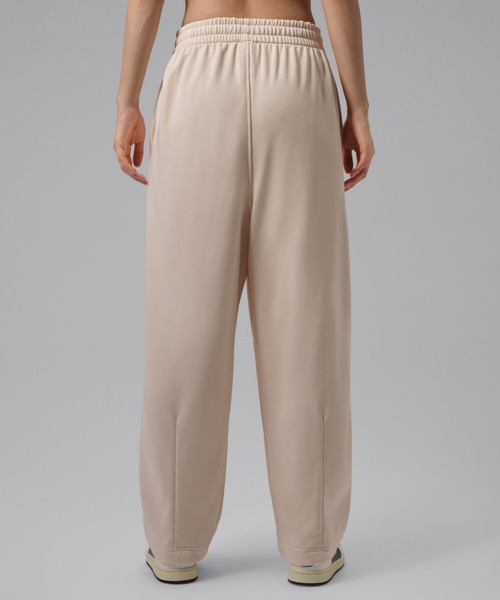 JORDAN BRAND(ジョーダンブランド)の「ジョーダン ブルックリン フリース ウィメンズパンツ / Jordan Brooklyn Fleece Women's Pants IV7513-272 Pearl White(スウェットパンツ・レディース・アイボリー系・XL/L/XS/S/M)」の2枚目の写真