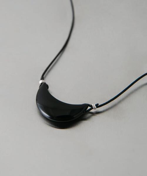 SMELLY(スメリー)の「SMELLY so’ onyx crescent necklace(ネックレス・レディース・ブラック・-)」の6枚目の写真