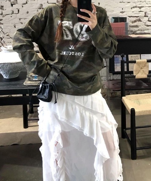 SHERU(シェル)の「迷彩柄 ナンバリングプリント オーバーサイズ ロンT(Tシャツ/カットソー・レディース・カーキ・MEDIUM)」の9枚目の写真
