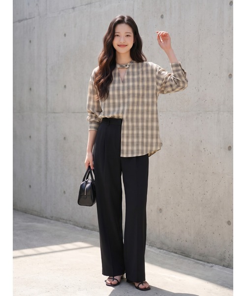 Sew loop(ソーループ)の「チョーカーネックセンタースリットチェック長袖ブラウス(シャツ/ブラウス・レディース・ブラック/ホワイト・FREE)」の1枚目の写真