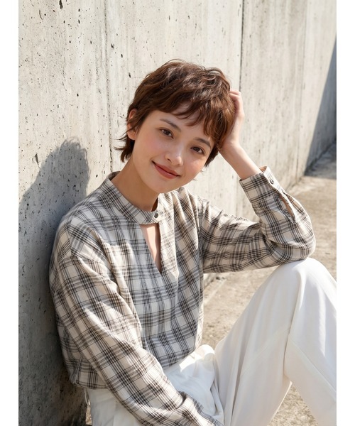 Sew loop(ソーループ)の「チョーカーネックセンタースリットチェック長袖ブラウス(シャツ/ブラウス・レディース・ブラック/ホワイト・FREE)」の7枚目の写真