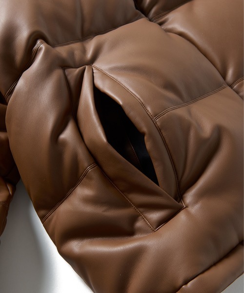 FIRST DOWN（ファーストダウン）の「FIRST DOWN USA (ファーストダウン) BUBBLE DOWN JKT COLOR LEATHER バブル ダウンジャケット ブラック 合皮 メンズ F242025（ダウンジャケット/コート・メンズ・ブラック・L/M/LL）」の6枚目の写真