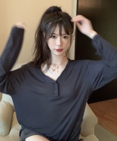 lulufa(ルルファ)の「ルーズシルエットVネックプルオーバー(Tシャツ/カットソー・レディース・ブラック/ホワイト・FREE)」の8枚目の写真