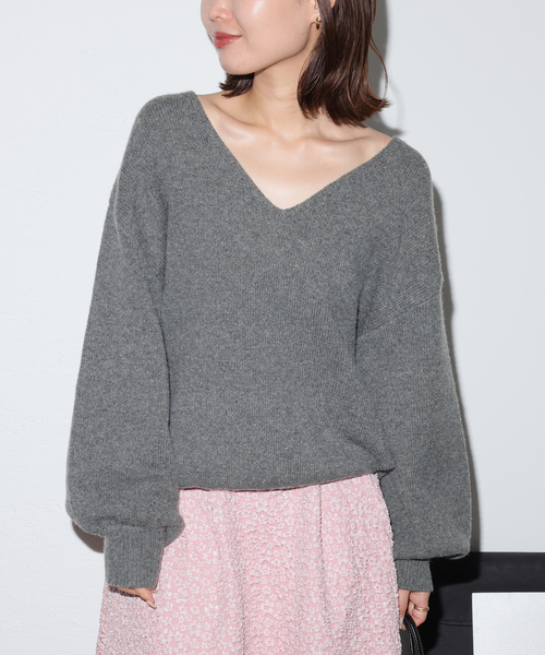 SLOBE IENA（スローブイエナ）の「Vネックボリュームスリーブニット（ニット/セーター・レディース・チャコールグレー/ブラック/ホワイト・FREE）」の13枚目の写真