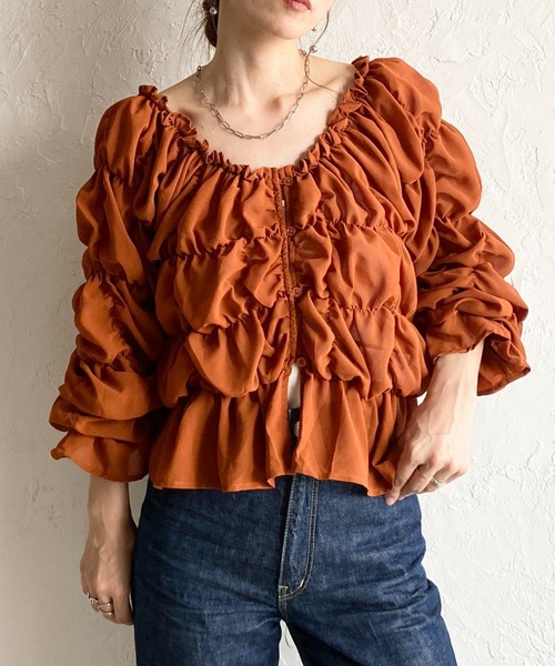 She's Closet(シーズクローゼット)の「2WAY オフショルダー 長袖 パフスリーブ クシュクシュシャーリングブラウス(シャツ/ブラウス・レディース・ブラック/ブラウン/アイボリー/テラコッタ・FREE)」の4枚目の写真